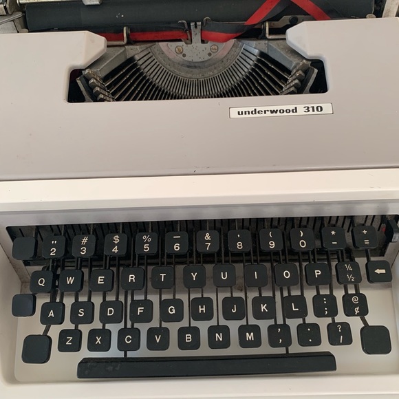 Vintage White Underwood 310 Typewriter - Picture 3 of 5